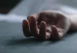 Hombre muere tras caerle su esposa encima
