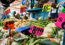 Bajan los precios de alimentos y servicios