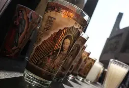 Ucrania conmemora independencia con entrega de bandera en Basílica de Guadalupe