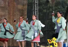 Polémica en la fiesta de las culturas Indígenas de CDMX por baile La Botella
