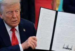 Trump firma orden ejecutiva contra quema de la bandera de EU