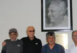 Develan placa en honor a Enrique González Pedrero