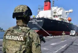 Caen marinos en red de huachicol