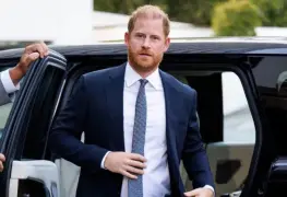 Príncipe Harry realiza emotiva visita a la tumba de la reina Isabel II
