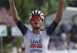 Triplete de Isaac del Toro en clásicas italianas