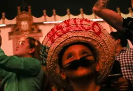 "Vámonos Patria a caminar, yo te acompaño..."