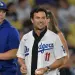 Sergio Pérez emociona al lanzar la primera bola en juego de Dodgers vs Phillies