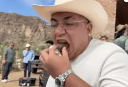 Ese Pérez protagoniza polémico acto con excremento de caballo frente a Eduin Caz