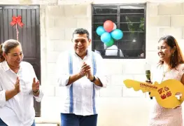 Entrega de viviendas y obras educativas en Cunduacán