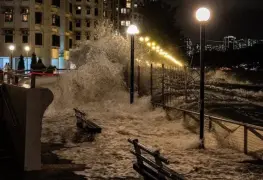 Alerta m&aacute;xima en Hong Kong por supertif&oacute;n Ragasa