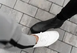 ¿Qué tipo de tenis se recomienda usar para trabajar en oficina?