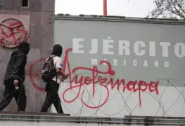 Protestas violentas en Campo Militar 1 por Caso Ayotzinapa