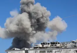 Israel lanza fuertes ataques mientras Hamás evalúa plan de paz