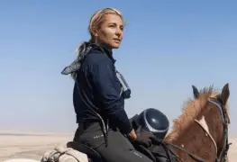 Conquistan el desierto de Namibia a caballo