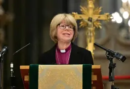 Sarah Mullally marca un hito al liderar la Iglesia de Inglaterra como arzobispa