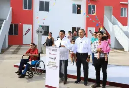 Entregan 80 casas en Huimanguillo