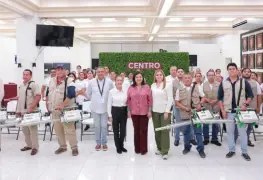 Entrega de termonebulizadores para fumigación en Tabasco