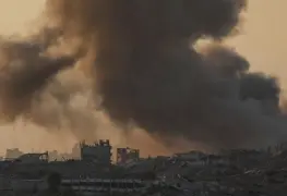 Israel bombardea Gaza en el aniversario de la guerra
