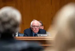 Bernie Sanders critica a Trump por autoritarismo