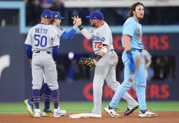 Dodgers resisten en Toronto