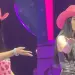 Respeta a mi esposo Lupita Villalobos detiene show por fan atrevida