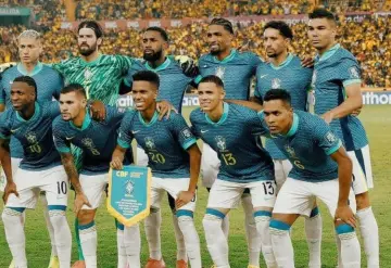 Roja la camiseta de Brasil aficionados le dicen no
