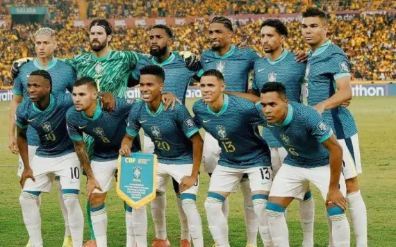 Roja la camiseta de Brasil aficionados le dicen no