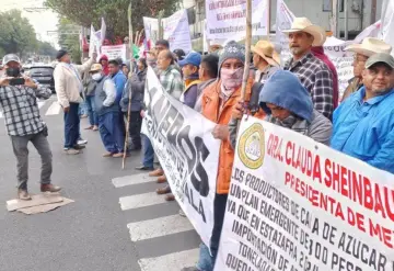 Productores cañeros mantienen protestas y bloqueos carreteros