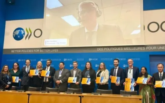 México recibe premio por avances en certidumbre fiscal