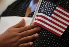 Ciudadanos naturalizados ante políticas migratorias en EU