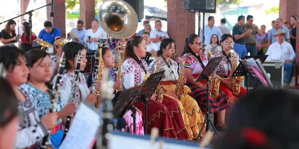 Banda Femenil Regional cautiva con su música en Tamulté de las Sabanas