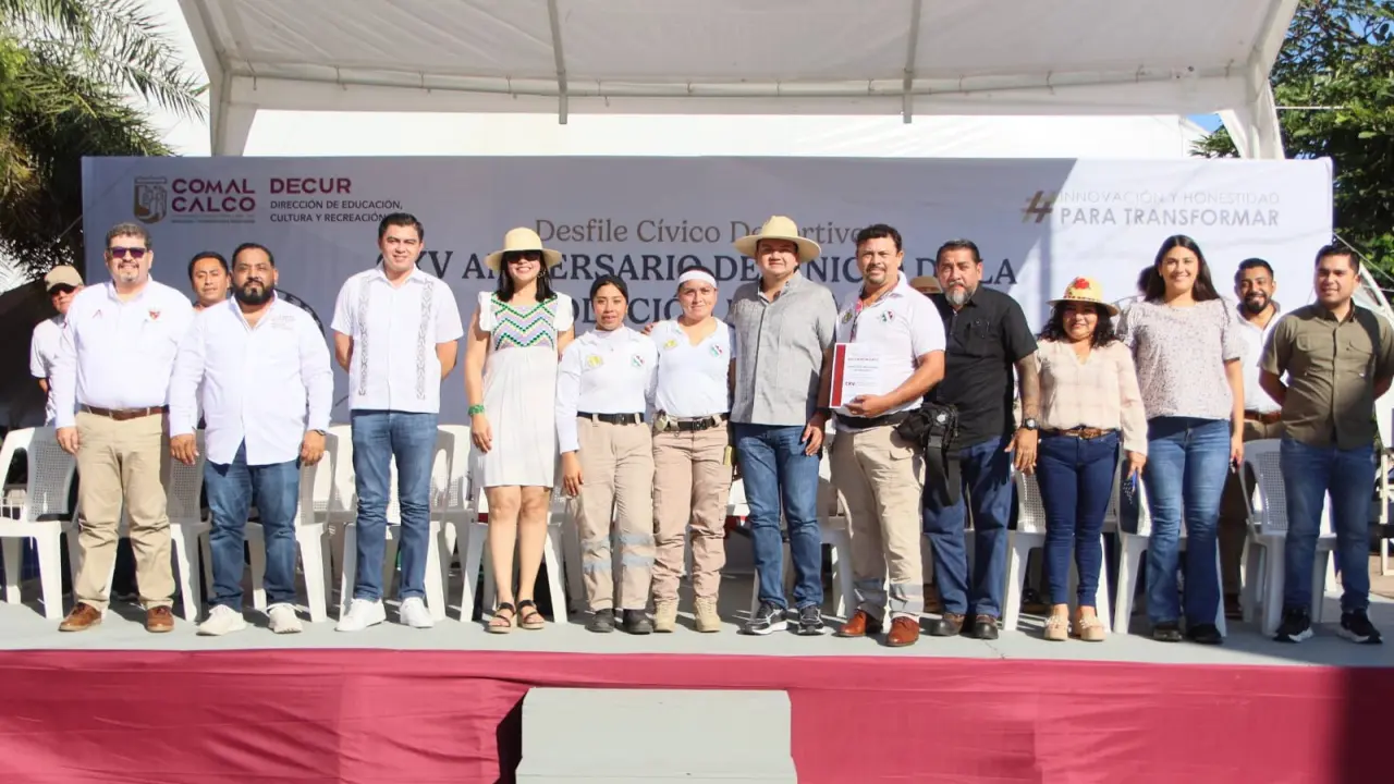 Encabeza Ovidio Peralta colorido desfile revolucionario en Comalcalco