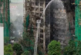 Suben las cifras del incendio en Hong Kong 75 muertos