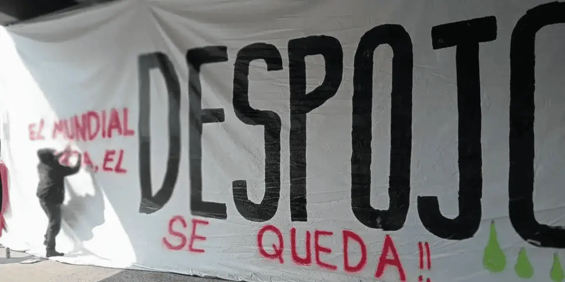 Protesta artística de Vlocke negro en Santa Úrsula Coapa