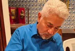 Presenta sus objetos poéticos