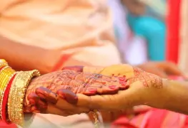 Tradición hindú, mujer se casa con novio muerto en India