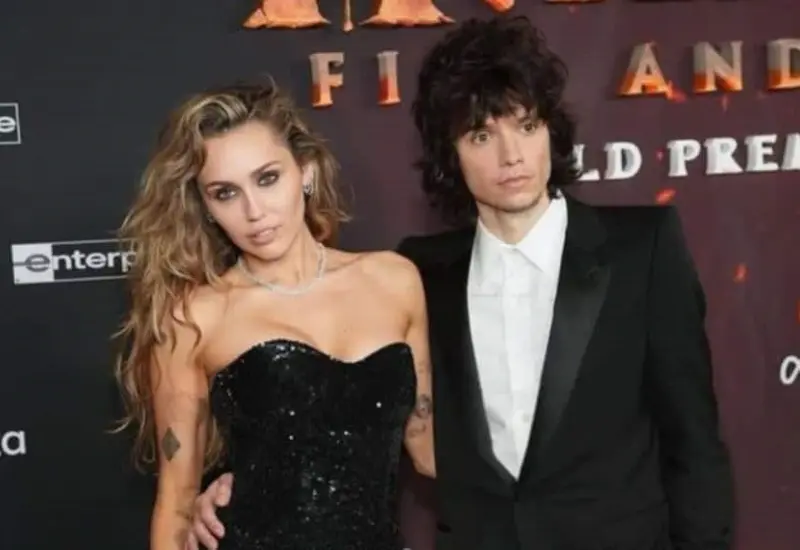 Miley Cyrus y Maxx Morando se comprometen tras cuatro años de relación