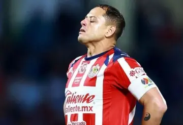 Chicharito Hernández cierra etapa en Chivas con penal fallado