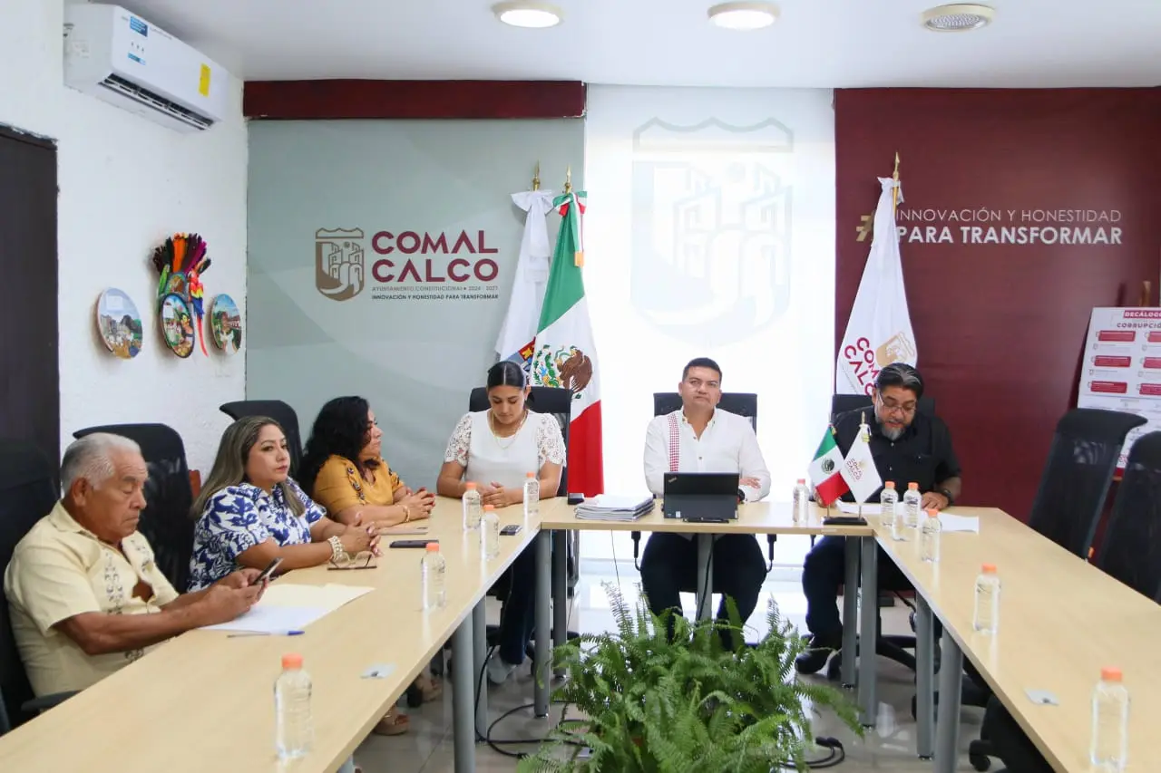 Entrega Ovidio Peralta su Primer Informe de Gobierno al Cabildo de Comalcalco