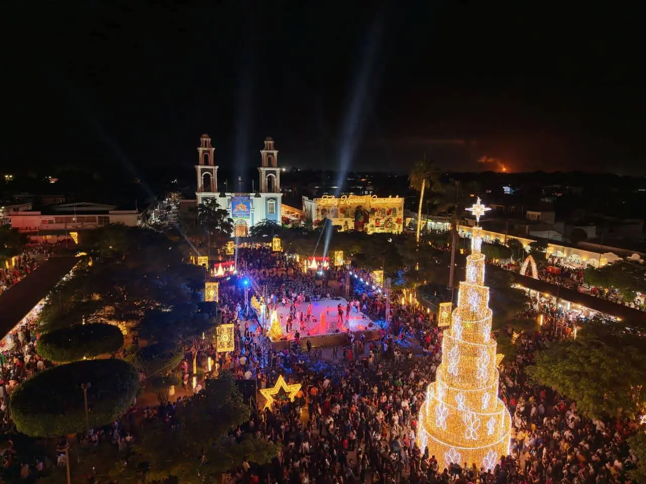 Vive Comalcalco noche mágica y familiar en el inicio de la temporada navideña