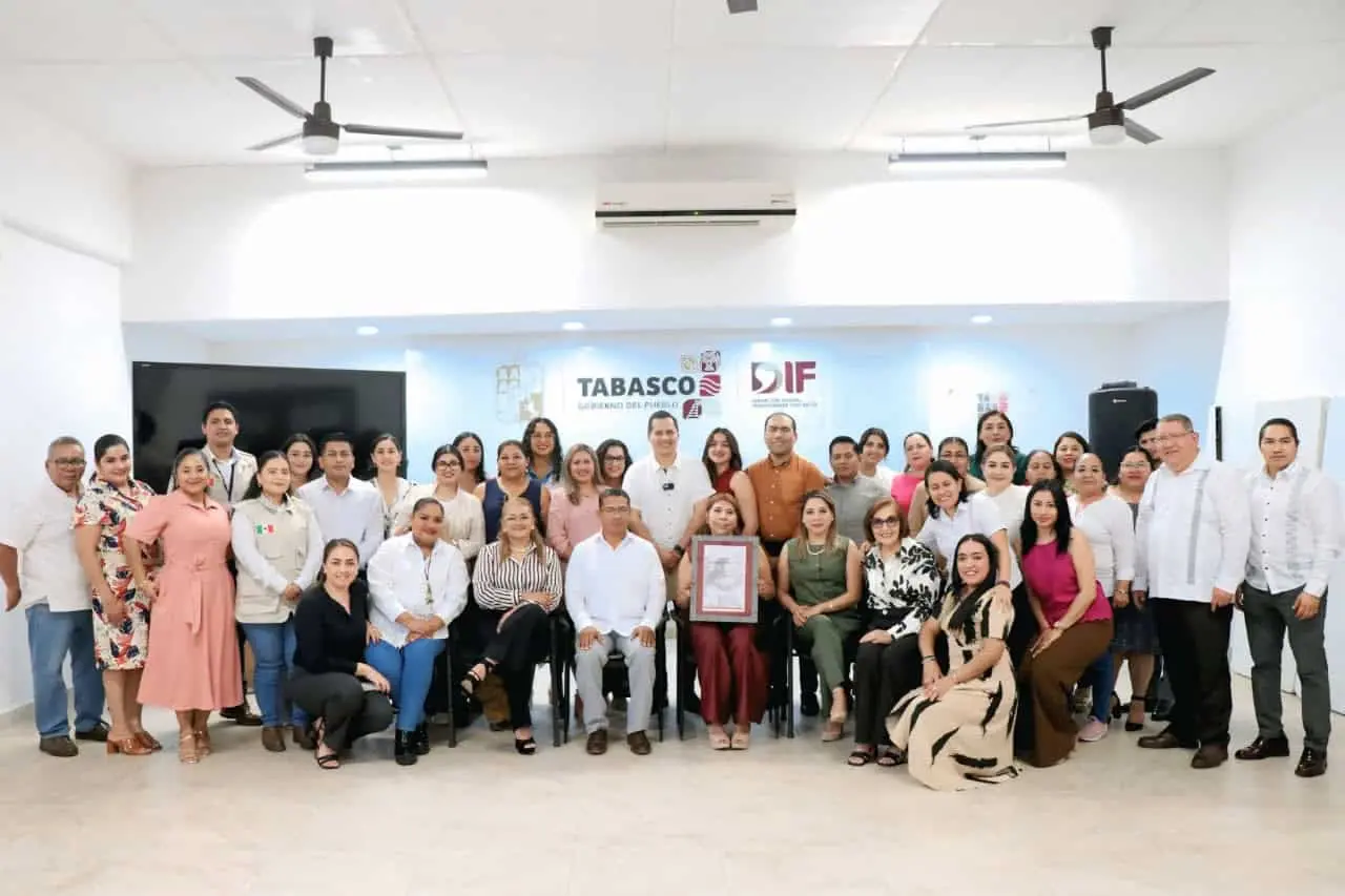 Alcaldesa Mari Luz Velázquez recibe reconocimiento nacional por estrategia de salud mental en la niñez y juventud