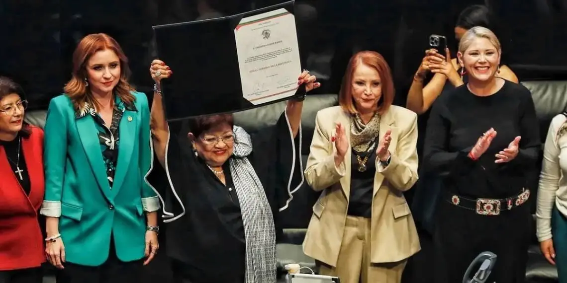 Ernestina Godoy asume como titular de la FGR con promesas de transparencia y justicia