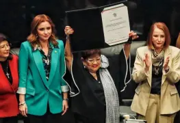 Ernestina Godoy asume como titular de la FGR con promesas de transparencia y justicia
