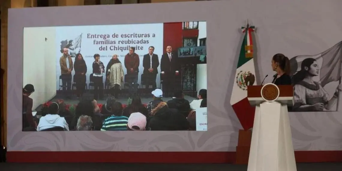 Entrega de viviendas a familias afectadas por deslave en Chiquihuite