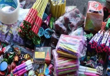 Van contra venta de pirotecnia en las calles