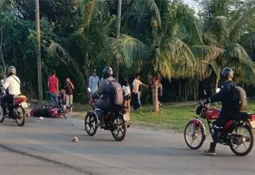 Padre e hijo azotaron en el pavimento