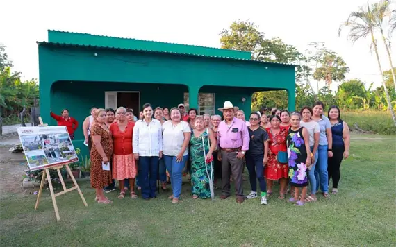 Cumple Yolanda Osuna con entrega de viviendas rehabilitadas en Buenavista, Río Nuevo y González tras tromba de junio