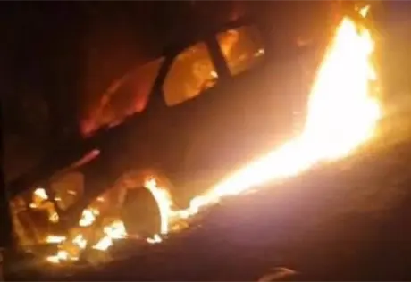 Chofer se salva de  morir achicharrado