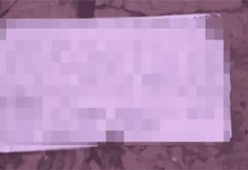 Amenazan a una mujer en cartulinas