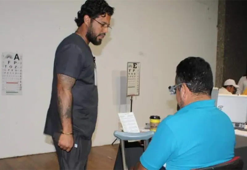 Beneficencia pública entrega lentes graduados en Tabasco